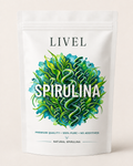 LIVEL spirulinos miltelių pakuotės priekinė pusė su spirulinos iliustracija